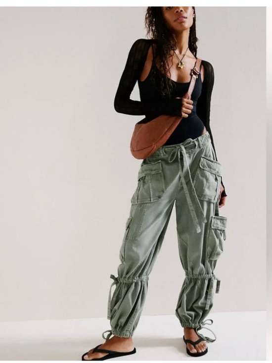 Free People Pants - FREE PEOPLE “Big Sky” parachute cargo pants; sz LARGE;SLOUCHY, army GREEN, read!